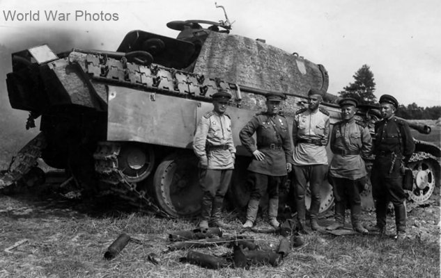 Panther_G_2104_abt_104brigade_1944.jpg