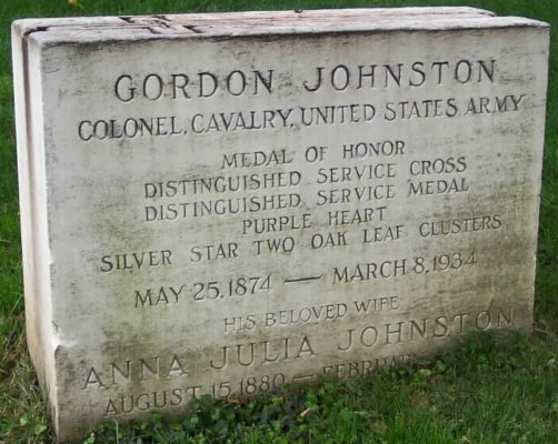gordon-johnston-gravesite-062703.jpg