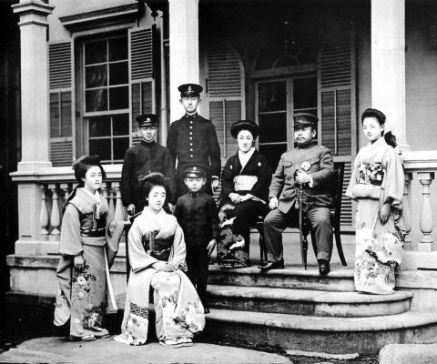 1920, Prince Kuni and his family.jpg
