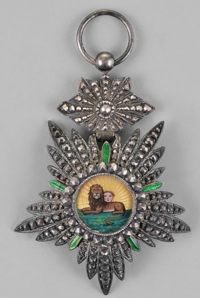 c18-019925.jpg