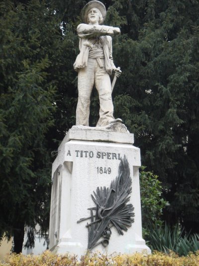 02 Brescia_Statua_Tito_Speri_by_Stefano_Bolognini.jpg