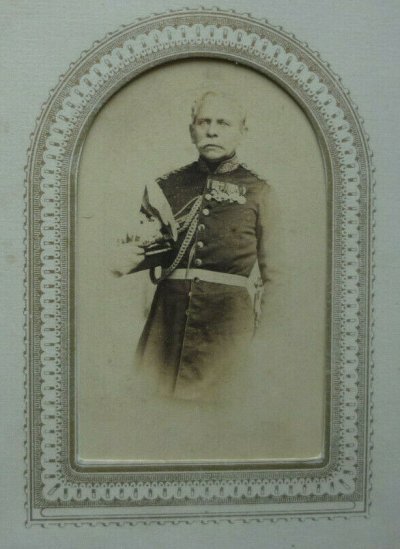 oficer-1.jpg