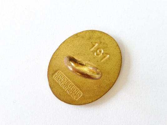 emailliertes-abzeichen-hamburger-kolonne-v-roten-kreuz-hoehe-22mm~3.jpg