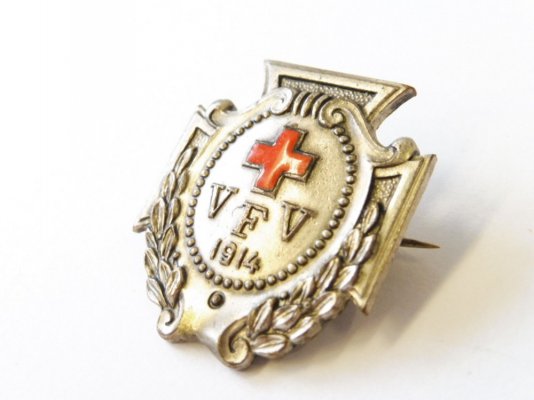 vaterlaendischer-frauenverein-vom-roten-kreuz-kriegsdienstabzeichen-1914-in-silber~2.jpg
