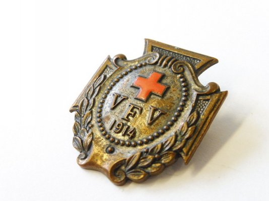 vaterlaendischer-frauenverein-vom-roten-kreuz-kriegsdienstabzeichen-1914-in-bronze~2.jpg