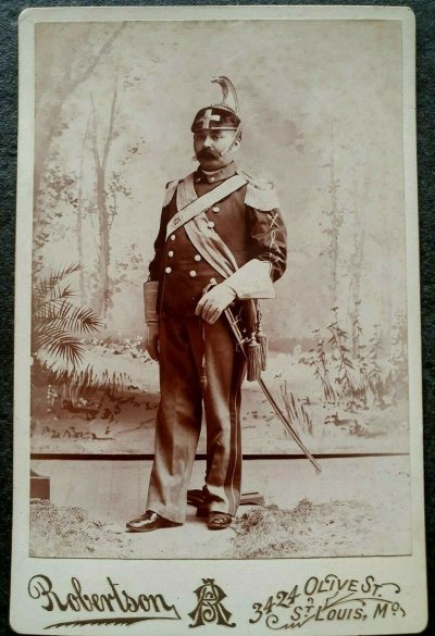 ф Foto-Cavalleria-Umbertina-1800-ufficiale-con-Elmo-Dragoni.jpg