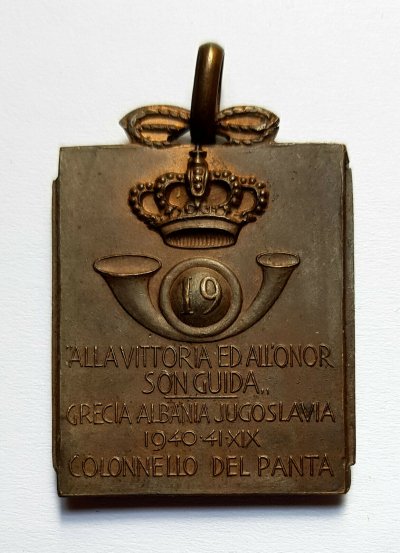 Medaglia-19-Reggimento-Cavalleggeri-Guide-Guerra-Grecia-Albania.jpg