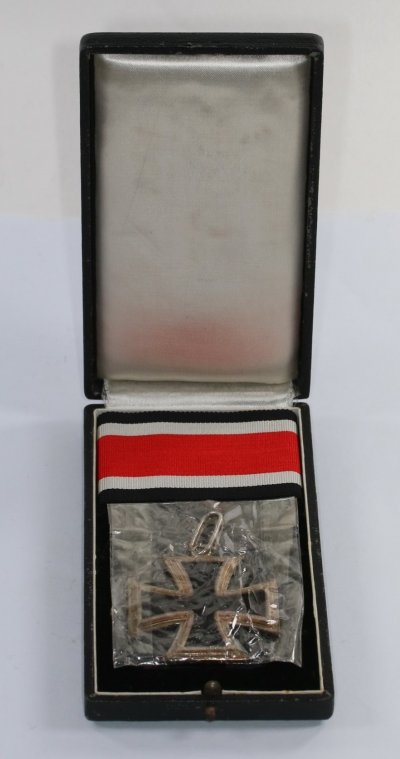 ritterkreuz_des_eisernen_kreuzes_hst._2_in_cellophan_im_etui_1_.jpg