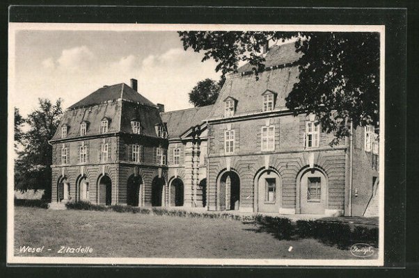 AK-Wesel-Zitadelle-genutzt-als-Kaserne.jpg