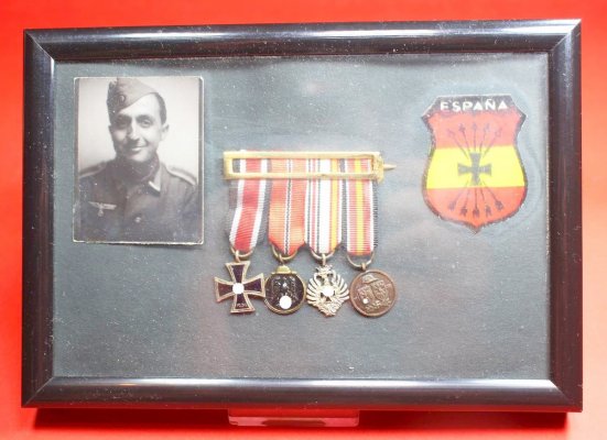 miniatur-ordensspange-frackspange-spanische-version-blaue-division.jpg