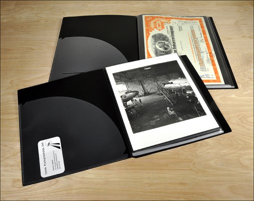 ITOYA_Two-Art-Profolios-Open.jpg