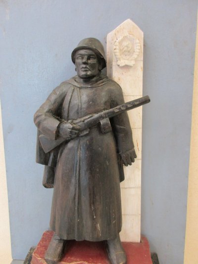 Коп пам в Бресте . дерево Кушв краев муз1 (2).jpg