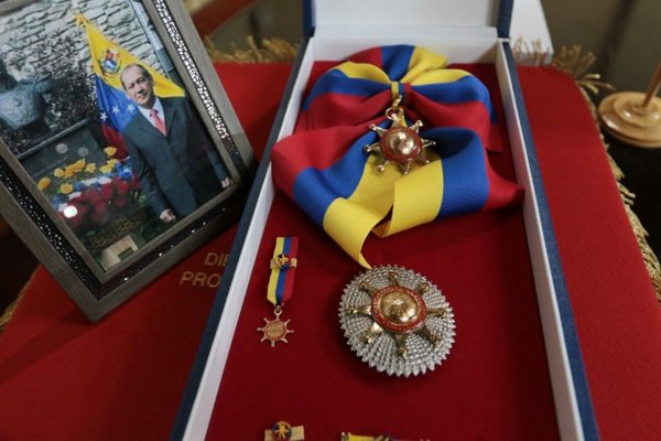 Orden-post-mortem-a-Luis-Acuña1.jpg