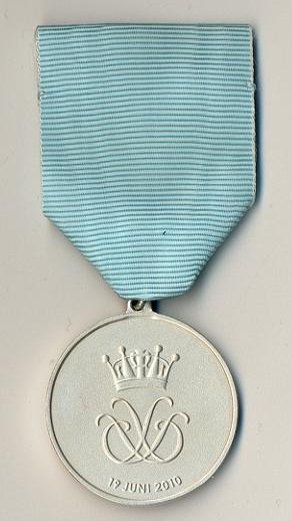 Kronprinsessan_Victorias_och_Prins_Daniels_bröllopsminnesmedalj_(åtsida).jpg