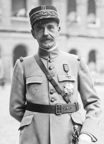 Remise_de_décorations_aux_Invalides_-_Général_Debeney_(cropped).jpg