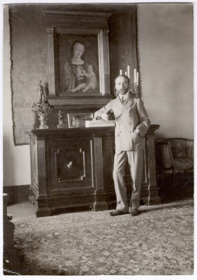 Bernard_Berenson_at_Villa_I_Tatti,_1903.jpg