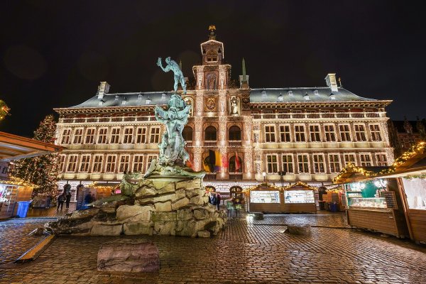 Antwerp_City_Hall.jpg