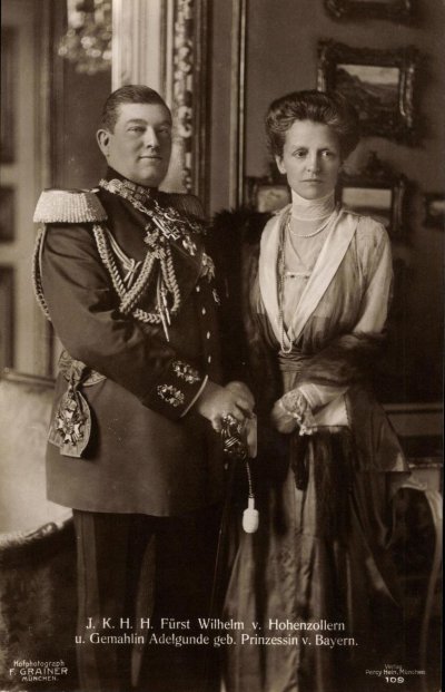 Fürst_Wilhelm_von_Hohenzollern_und_seine_Gemahlin_Adelgunde_von_Bayern,_1917.jpg
