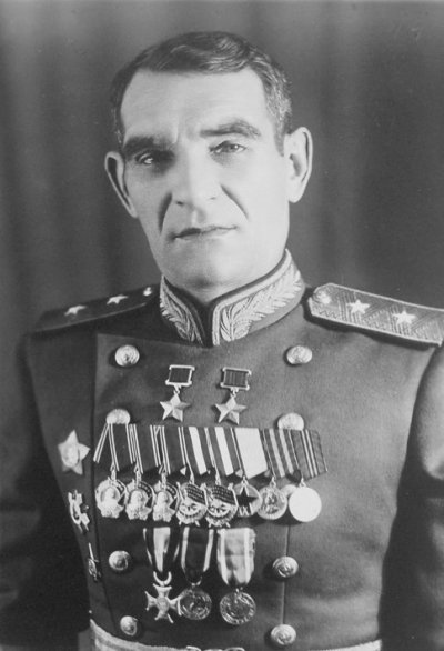 Василий Афанасьевич Глазунов — гвардии генерал-лейтенант, дважды Герой Советского Союза,.jpg