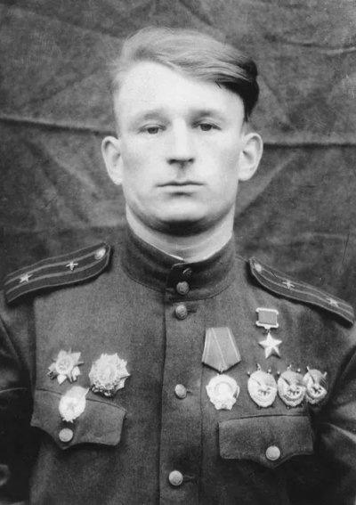 Дважды Герой Советского Союза Михаил Степанищев.jpg