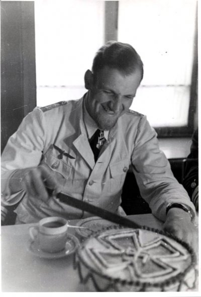 KM-WeisUnif.jpg