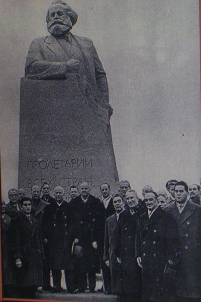 Открытие_памятника_Карлу_Марксу.jpg