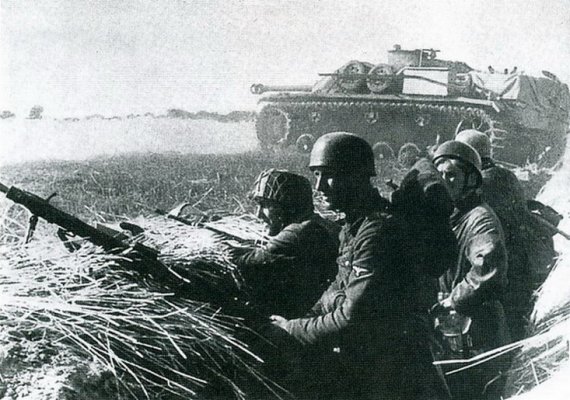 500 батальон СС на позиции.jpg