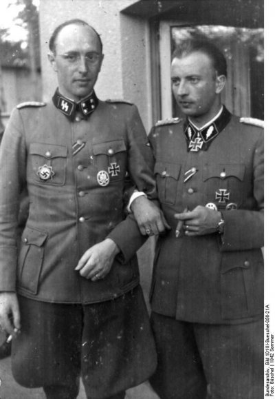 Bundesarchiv_Bild_101III-Bueschel-056-21A,_Russland,_Hermann_Fegelein_mit_Sturmbannf?hrer.jpg