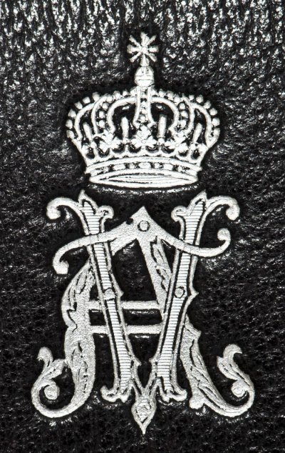 box_monogram_s.jpg