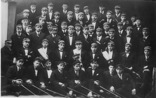1928-1929 - Limuvia group.jpg