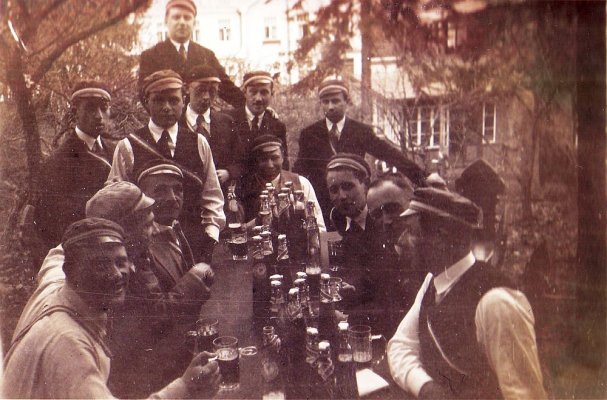 Limuvia students celebrating - 15.5.1932.jpg
