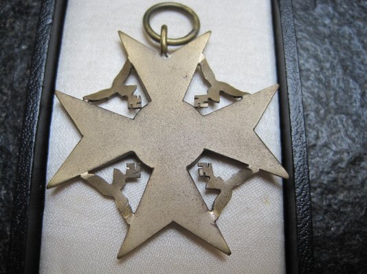 Hinterbliebenen Kreuz und sbel 029.jpg