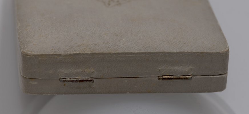 Hinges.jpg