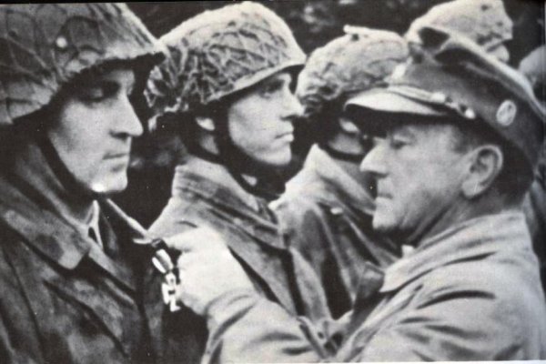 Meindl wearing badge.jpg