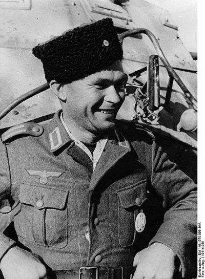 441px-Bundesarchiv_Bild_146-1975-099-16A%2C_Russland%2C_Kosak_in_der_Wehrmacht.jpg