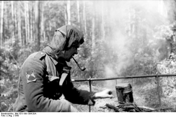 Bundesarchiv_Bild_101I-198-1394-20A%2C_Russland%2C_Soldat_vom_Kuban.jpg