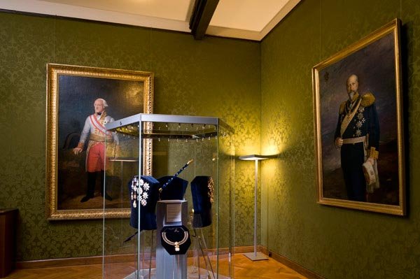 kunstsammlungen-coburg-orden-ehrenzeichen_g.jpg