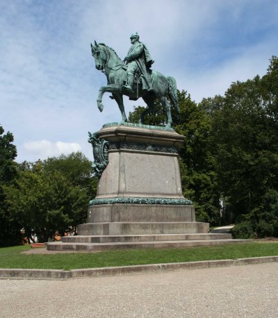 Coburg-Hofgarten-Reiterdenkmal.jpg